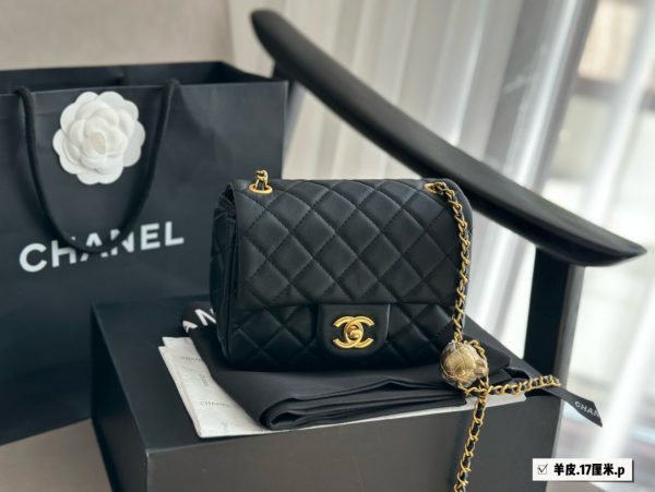 Chanel golden ball CF17 black 17*13cm