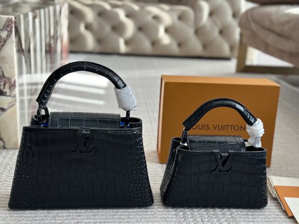 LV Capucines Lady Bag  black Size 20 28