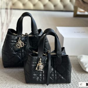 LV Toujours Shopping Bag2