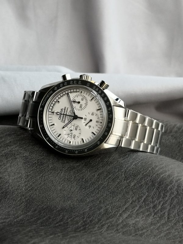 Omega Speedmaster 311.32.42.30.04.003 watch, white dial, 42 mm.