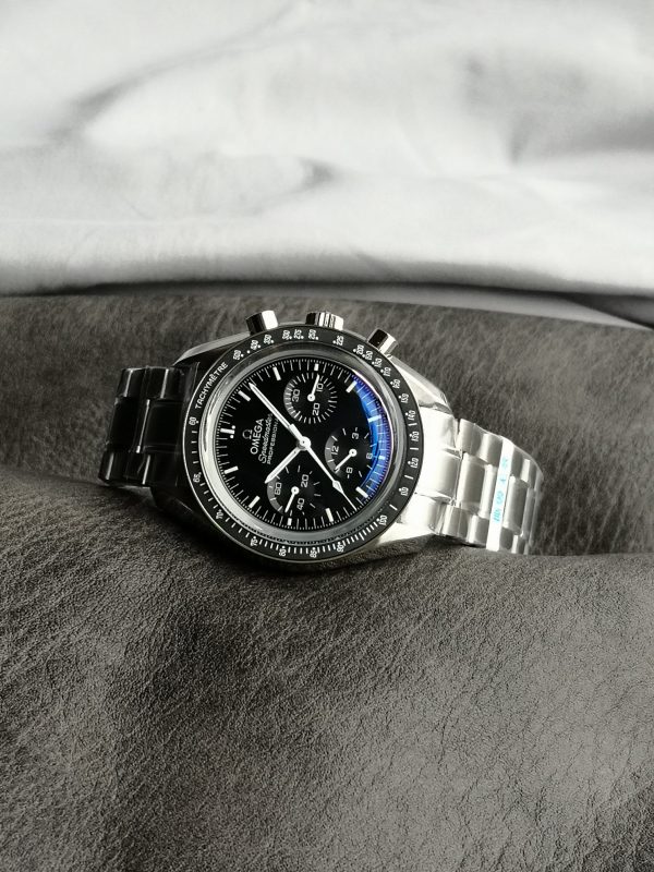 Omega Speedmaster 310.30.42.50.01.002 watch, black dial 42 mm.