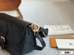 Lv DIANE Baguette Bag 25x15cm