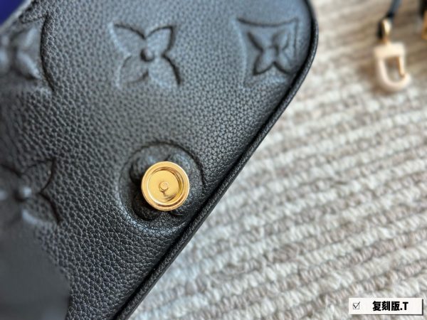 Lv Diane Baguette Handbag 19*10cm