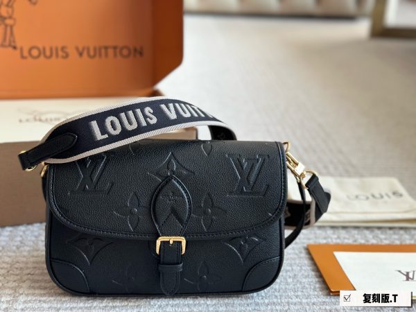 Lv DIANE Baguette Bag 25x15cm